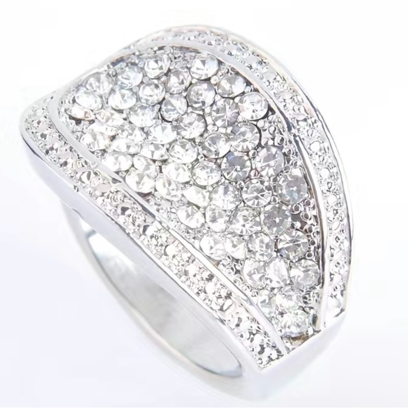 NWOT White Rhinestone ring - Picture 4 of 4